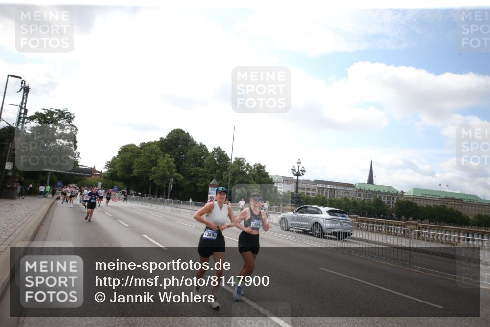 29.06.2025 - hella hamburg halbmarathon Jannik Wohlers http://msf.ph/oto/8147900 29.06.2025 10:08:35 Lombardsbrücke 1147, 5347, 7453, 11496, 11657, 13174, 13592, 13593, 15584, 15586, 15592, 17347, 18266, 18505 meine-sportfotos.de