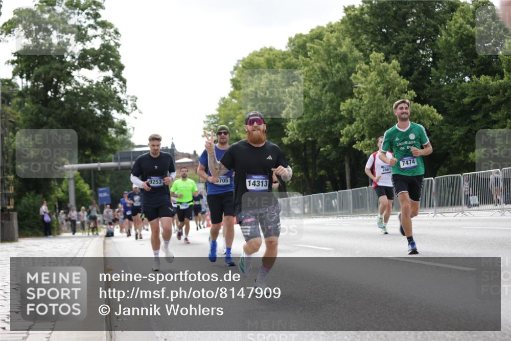 29.06.2025 - hella hamburg halbmarathon Jannik Wohlers http://msf.ph/oto/8147909 29.06.2025 10:11:46 Lombardsbrücke 1062, 1790, 2661, 3746, 5176, 6871, 7474, 9253, 9705, 11509, 11525, 11537, 11581, 13171, 14060, 14196, 14313, 14863, 15137, 16379, 16976, 18429, 18655 meine-sportfotos.de