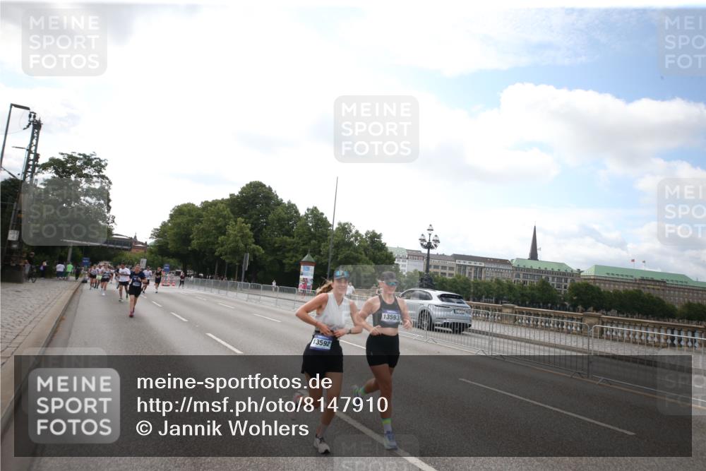 29.06.2025 - hella hamburg halbmarathon Jannik Wohlers http://msf.ph/oto/8147910 29.06.2025 10:08:36 Lombardsbrücke 1147, 1188, 1838, 5347, 7453, 9718, 10819, 11067, 11496, 11657, 13174, 13592, 13593, 15584, 15586, 15592, 17347, 18266, 18505 meine-sportfotos.de