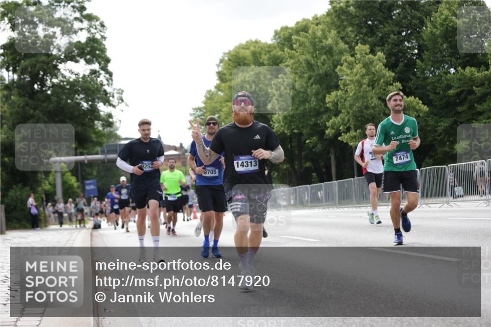 29.06.2025 - hella hamburg halbmarathon Jannik Wohlers http://msf.ph/oto/8147920 29.06.2025 10:11:46 Lombardsbrücke 1062, 1790, 2661, 3746, 5176, 6871, 7474, 9253, 9705, 11509, 11525, 11537, 11581, 13171, 14060, 14196, 14313, 14863, 15137, 16379, 16976, 18429, 18655 meine-sportfotos.de