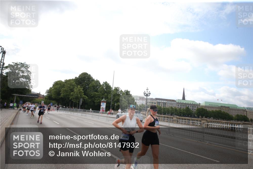 29.06.2025 - hella hamburg halbmarathon Jannik Wohlers http://msf.ph/oto/8147932 29.06.2025 10:08:36 Lombardsbrücke 1147, 1188, 1838, 5347, 7453, 9718, 10819, 11067, 11496, 11657, 13174, 13592, 13593, 15584, 15586, 15592, 17347, 18266, 18505 meine-sportfotos.de