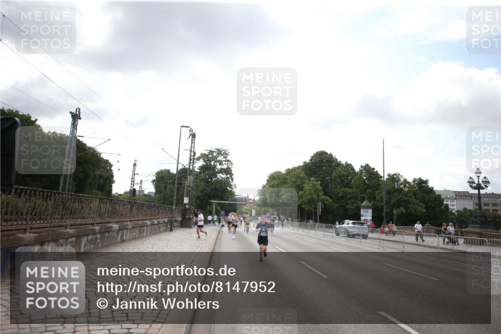 29.06.2025 - hella hamburg halbmarathon Jannik Wohlers http://msf.ph/oto/8147952 29.06.2025 10:08:37 Lombardsbrücke 1147, 1188, 1838, 5347, 7453, 9718, 10819, 11067, 11496, 11657, 13592, 13593, 14736, 15584, 15586, 15592, 17347, 18266, 18505 meine-sportfotos.de
