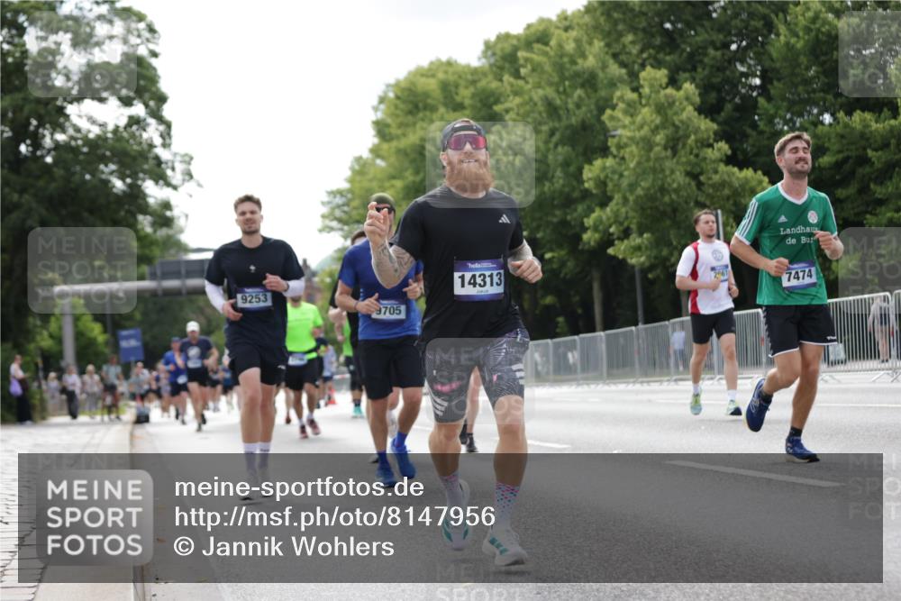 29.06.2025 - hella hamburg halbmarathon Jannik Wohlers http://msf.ph/oto/8147956 29.06.2025 10:11:46 Lombardsbrücke 1062, 1790, 2661, 3746, 5176, 6871, 7474, 9253, 9705, 11509, 11525, 11537, 11581, 13171, 14060, 14196, 14313, 14863, 15137, 16379, 16976, 18429, 18655 meine-sportfotos.de
