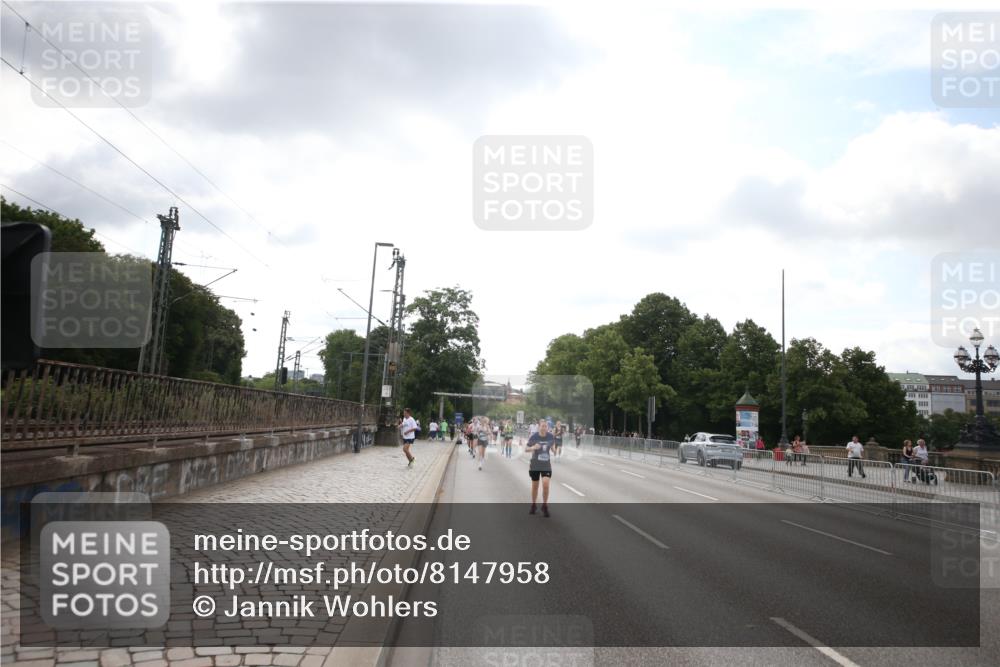 29.06.2025 - hella hamburg halbmarathon Jannik Wohlers http://msf.ph/oto/8147958 29.06.2025 10:08:37 Lombardsbrücke 1147, 1188, 1838, 5347, 7453, 9718, 10819, 11067, 11496, 11657, 13592, 13593, 14736, 15584, 15586, 15592, 17347, 18266, 18505 meine-sportfotos.de
