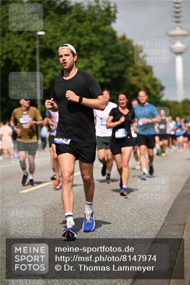 29.06.2025 - hella hamburg halbmarathon Dr. Thomas Lammeyer http://msf.ph/oto/8147974 29.06.2025 10:06:05 Kennedybrücke 1184, 1329, 1364, 1453, 1464, 1729, 1881, 1940, 2591, 3039, 3169, 3199, 4286, 4328, 4649, 5547, 5602, 5603, 6322, 6327, 6438, 7031, 7189, 7223, 9156, 9230, 9353, 9741, 10177, 10882 meine-sportfotos.de