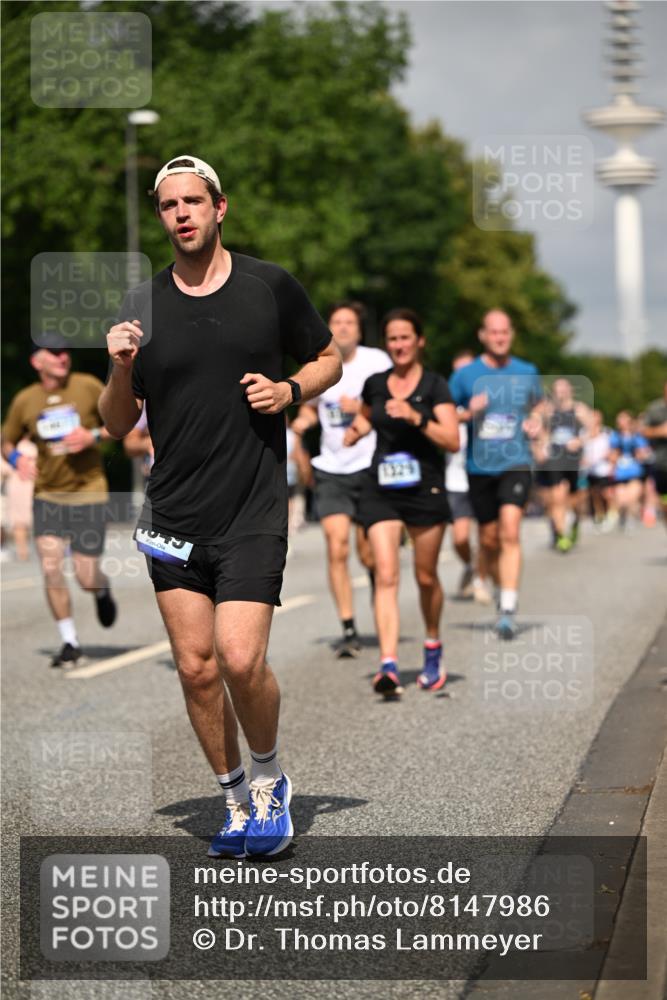 29.06.2025 - hella hamburg halbmarathon Dr. Thomas Lammeyer http://msf.ph/oto/8147986 29.06.2025 10:06:05 Kennedybrücke 1184, 1329, 1364, 1453, 1464, 1729, 1881, 1940, 2591, 3039, 3169, 3199, 4286, 4328, 4649, 5547, 5602, 5603, 6322, 6327, 6438, 7031, 7189, 7223, 9156, 9230, 9353, 9741, 10177, 10882 meine-sportfotos.de
