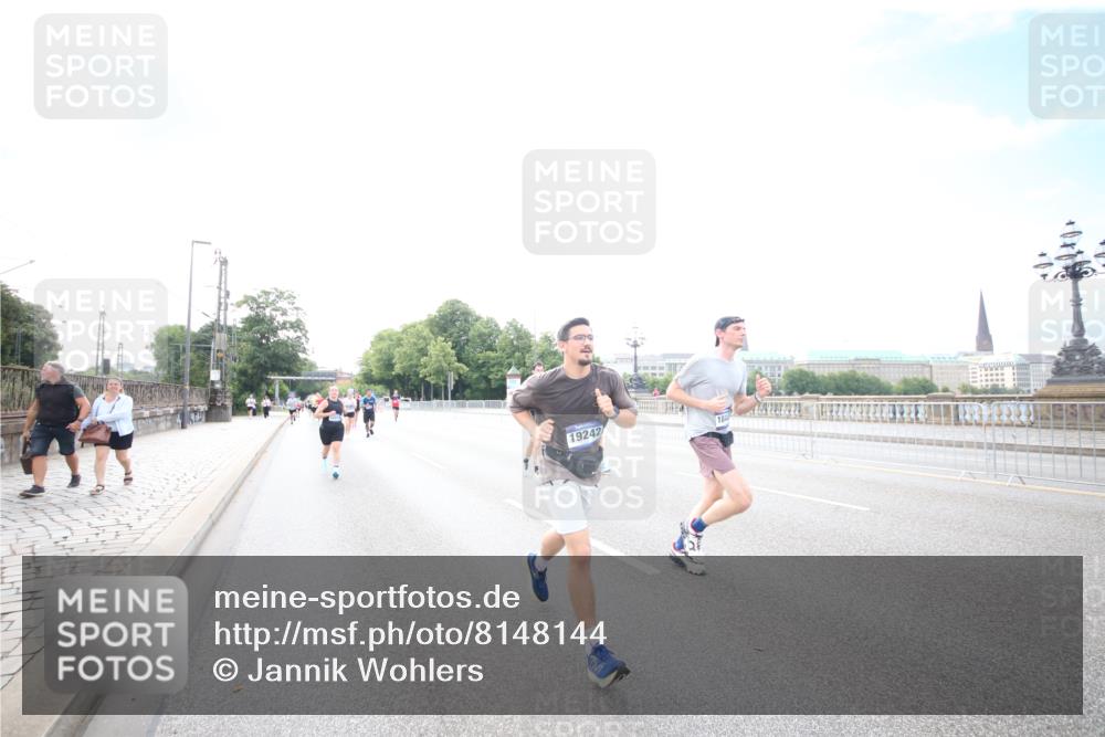 29.06.2025 - hella hamburg halbmarathon Jannik Wohlers http://msf.ph/oto/8148144 29.06.2025 10:09:19 Lombardsbrücke 1052, 1456, 1483, 1513, 1823, 7058, 8090, 8685, 9150, 9297, 9306, 9781, 12255, 12509, 13739, 16191, 16455, 16918, 17630, 17899, 18076, 18440, 19242 meine-sportfotos.de