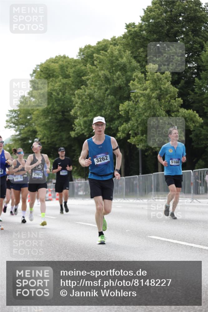 29.06.2025 - hella hamburg halbmarathon Jannik Wohlers http://msf.ph/oto/8148227 29.06.2025 10:12:02 Lombardsbrücke 1610, 1785, 1850, 2661, 2963, 2964, 3182, 3248, 3262, 3746, 4453, 4499, 4554, 5166, 5176, 5597, 5598, 6822, 6871, 6966, 7014, 9254, 9405, 10581, 10685, 11509, 14863, 14868, 16379, 16473, 18493 meine-sportfotos.de