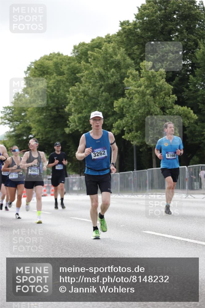 29.06.2025 - hella hamburg halbmarathon Jannik Wohlers http://msf.ph/oto/8148232 29.06.2025 10:12:02 Lombardsbrücke 1610, 1785, 1850, 2661, 2963, 2964, 3182, 3248, 3262, 3746, 4453, 4499, 4554, 5166, 5176, 5597, 5598, 6822, 6871, 6966, 7014, 9254, 9405, 10581, 10685, 11509, 14863, 14868, 16379, 16473, 18493 meine-sportfotos.de