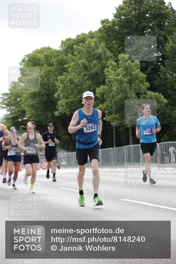 29.06.2025 - hella hamburg halbmarathon Jannik Wohlers http://msf.ph/oto/8148240 29.06.2025 10:12:02 Lombardsbrücke 1610, 1785, 1850, 2661, 2963, 2964, 3182, 3248, 3262, 3746, 4453, 4499, 4554, 5166, 5176, 5597, 5598, 6822, 6871, 6966, 7014, 9254, 9405, 10581, 10685, 11509, 14863, 14868, 16379, 16473, 18493 meine-sportfotos.de