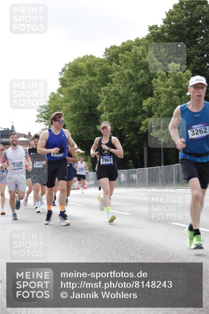 29.06.2025 - hella hamburg halbmarathon Jannik Wohlers http://msf.ph/oto/8148243 29.06.2025 10:12:03 Lombardsbrücke 1610, 1785, 1850, 2661, 2963, 2964, 3182, 3248, 3262, 3746, 4453, 4499, 4554, 5166, 5176, 5597, 5598, 6822, 6871, 6966, 7014, 9254, 9405, 10581, 10685, 11509, 14863, 14868, 15369, 16379, 16473, 18493 meine-sportfotos.de