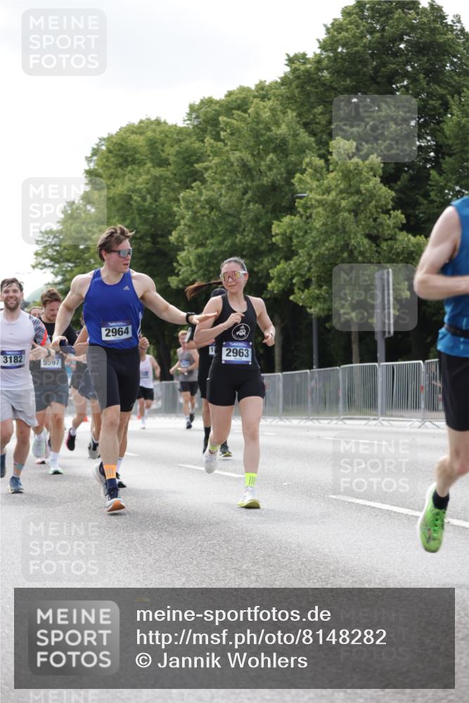 29.06.2025 - hella hamburg halbmarathon Jannik Wohlers http://msf.ph/oto/8148282 29.06.2025 10:12:03 Lombardsbrücke 1610, 1785, 1850, 2661, 2963, 2964, 3182, 3248, 3262, 3746, 4453, 4499, 4554, 5166, 5176, 5597, 5598, 6822, 6871, 6966, 7014, 9254, 9405, 10581, 10685, 11509, 14863, 14868, 15369, 16379, 16473, 18493 meine-sportfotos.de
