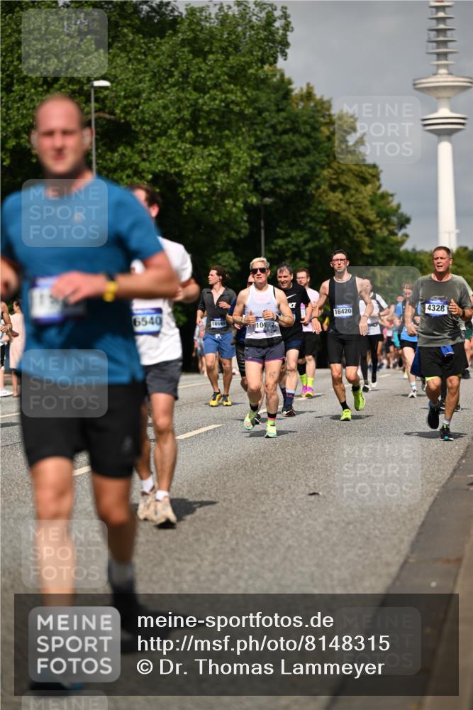 29.06.2025 - hella hamburg halbmarathon Dr. Thomas Lammeyer http://msf.ph/oto/8148315 29.06.2025 10:06:09 Kennedybrücke 1184, 1329, 1364, 1432, 1453, 1729, 1881, 1940, 2322, 2323, 3169, 3199, 4286, 4328, 4649, 5547, 5763, 6322, 6327, 6438, 7031, 7243, 9156, 9353, 9741, 9928, 10177, 10882 meine-sportfotos.de