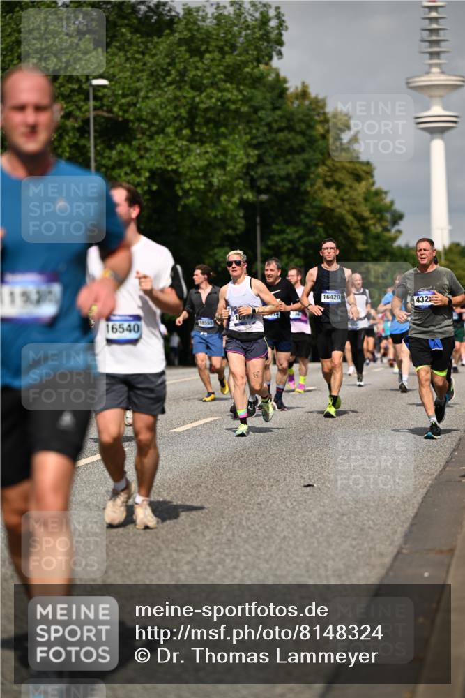 29.06.2025 - hella hamburg halbmarathon Dr. Thomas Lammeyer http://msf.ph/oto/8148324 29.06.2025 10:06:09 Kennedybrücke 1184, 1329, 1364, 1432, 1453, 1729, 1881, 1940, 2322, 2323, 3169, 3199, 4286, 4328, 4649, 5547, 5763, 6322, 6327, 6438, 7031, 7243, 9156, 9353, 9741, 9928, 10177, 10882 meine-sportfotos.de