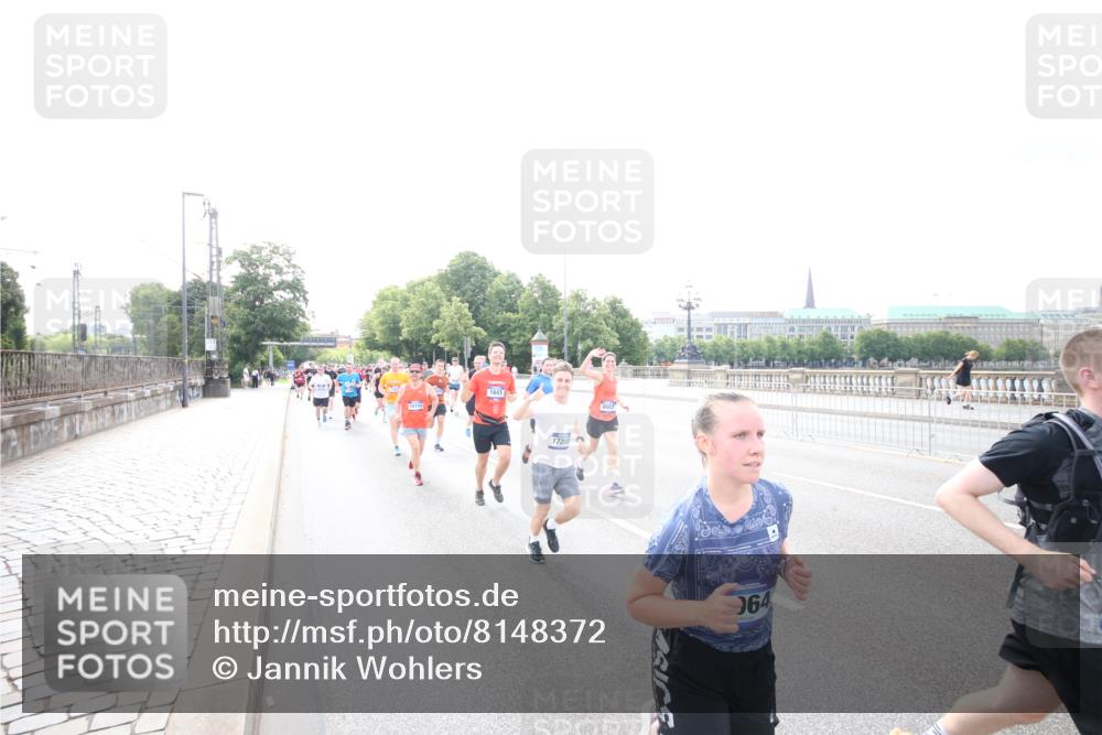 29.06.2025 - hella hamburg halbmarathon Jannik Wohlers http://msf.ph/oto/8148372 29.06.2025 10:17:33 Lombardsbrücke 1159, 1160, 1268, 1325, 1622, 1641, 2094, 2147, 2931, 3138, 3977, 5004, 5290, 5611, 5733, 7094, 7641, 7649, 7838, 7882, 7883, 8128, 8248, 8607, 8799, 9400, 9539, 9717, 9734, 9798, 9964, 10174, 10332, 10509, 10831, 11156, 11275, 11352, 11450, 11656, 11916, 12401, 12553, 12598, 12752, 13681, 13843, 14013, 14420, 14496, 14701, 14738, 14795, 14825, 14831, 15182, 15203, 15322, 15614, 16038, 16576, 16644, 16707, 16792, 17270, 17616 meine-sportfotos.de