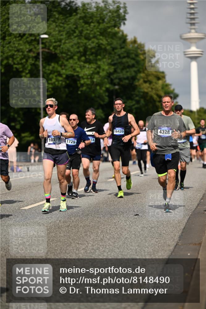 29.06.2025 - hella hamburg halbmarathon Dr. Thomas Lammeyer http://msf.ph/oto/8148490 29.06.2025 10:06:11 Kennedybrücke 1184, 1329, 1364, 1432, 1453, 1729, 1881, 1940, 2322, 2323, 3169, 3199, 4286, 4328, 4649, 4663, 5763, 6322, 6327, 6438, 7031, 7243, 9020, 9156, 9353, 9741, 9928, 10177, 10882 meine-sportfotos.de