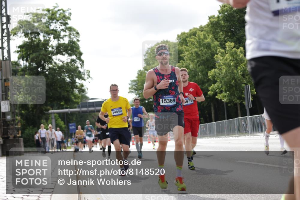 29.06.2025 - hella hamburg halbmarathon Jannik Wohlers http://msf.ph/oto/8148520 29.06.2025 10:12:10 Lombardsbrücke 1249, 1610, 1785, 1850, 2531, 2963, 2964, 3182, 3248, 3262, 4453, 4499, 4554, 5150, 5166, 5597, 5598, 6822, 6966, 7014, 8971, 9254, 10581, 10685, 12456, 13566, 13816, 14540, 14868, 14869, 15369, 16473, 16826, 16911, 18178, 18493 meine-sportfotos.de