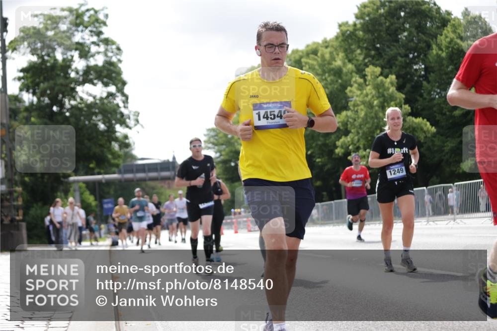 29.06.2025 - hella hamburg halbmarathon Jannik Wohlers http://msf.ph/oto/8148540 29.06.2025 10:12:12 Lombardsbrücke 1249, 1610, 1785, 1851, 1939, 2531, 2891, 2963, 2964, 3182, 3248, 3262, 4453, 4499, 4554, 5150, 5166, 5597, 5598, 6822, 6966, 7014, 7907, 8917, 8971, 9254, 10581, 12456, 13566, 13816, 14540, 14869, 15369, 16473, 16826, 16911, 17994, 18178, 18493 meine-sportfotos.de