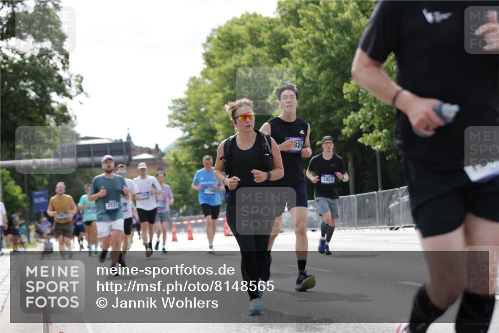 29.06.2025 - hella hamburg halbmarathon Jannik Wohlers http://msf.ph/oto/8148565 29.06.2025 10:12:15 Lombardsbrücke 1249, 1610, 1785, 1851, 1939, 2531, 2891, 2963, 2964, 3182, 3248, 3262, 4453, 4554, 5150, 5166, 5597, 5598, 7014, 7907, 8917, 8971, 9254, 10581, 11025, 12456, 13566, 13816, 14540, 14869, 15012, 15369, 16473, 16826, 16911, 17994, 18178, 18493 meine-sportfotos.de