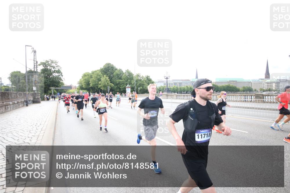 29.06.2025 - hella hamburg halbmarathon Jannik Wohlers http://msf.ph/oto/8148581 29.06.2025 10:17:39 Lombardsbrücke 1159, 1160, 1268, 1325, 1554, 1622, 1641, 1982, 2147, 2634, 2931, 3125, 3977, 4804, 5004, 6270, 7094, 7641, 7649, 7838, 7882, 7883, 8067, 8128, 8248, 8607, 8799, 9539, 9717, 9734, 9844, 9964, 10332, 10509, 10831, 10908, 10946, 11352, 11450, 11656, 11949, 12274, 12401, 12553, 12598, 12752, 12939, 13619, 13681, 13843, 14013, 14320, 14496, 14701, 14738, 14795, 14831, 15182, 15183, 15203, 15322, 15343, 15614, 16109, 16644, 16792, 16829 meine-sportfotos.de