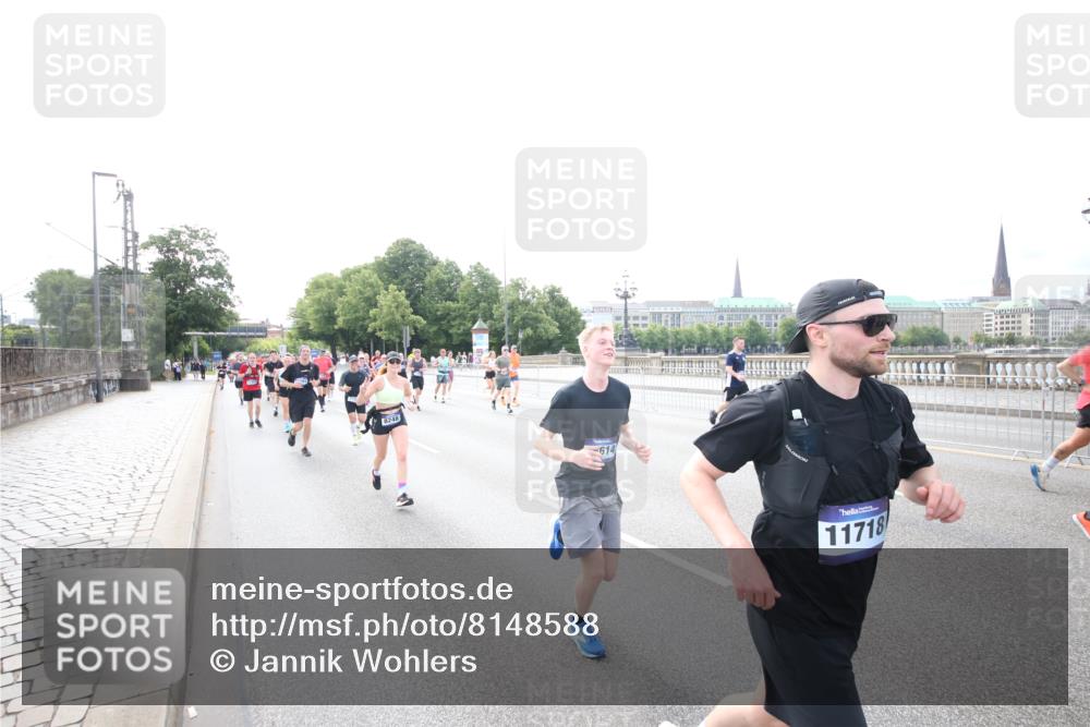 29.06.2025 - hella hamburg halbmarathon Jannik Wohlers http://msf.ph/oto/8148588 29.06.2025 10:17:39 Lombardsbrücke 1159, 1160, 1268, 1325, 1554, 1622, 1641, 1982, 2147, 2634, 2931, 3125, 3977, 4804, 5004, 6270, 7094, 7641, 7649, 7838, 7882, 7883, 8067, 8128, 8248, 8607, 8799, 9539, 9717, 9734, 9844, 9964, 10332, 10509, 10831, 10908, 10946, 11352, 11450, 11656, 11949, 12274, 12401, 12553, 12598, 12752, 12939, 13619, 13681, 13843, 14013, 14320, 14496, 14701, 14738, 14795, 14831, 15182, 15183, 15203, 15322, 15343, 15614, 16109, 16644, 16792, 16829 meine-sportfotos.de