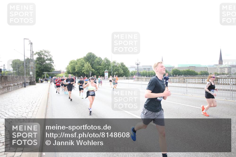 29.06.2025 - hella hamburg halbmarathon Jannik Wohlers http://msf.ph/oto/8148608 29.06.2025 10:17:40 Lombardsbrücke 1159, 1160, 1268, 1325, 1554, 1641, 1982, 2147, 2634, 2931, 3125, 3977, 4804, 5004, 6270, 7094, 7641, 7649, 7838, 7882, 7883, 8067, 8128, 8248, 8607, 8799, 9539, 9717, 9734, 9844, 9964, 10332, 10509, 10831, 10908, 10946, 11352, 11450, 11656, 11949, 12274, 12401, 12498, 12553, 12598, 12752, 12939, 13619, 13681, 13843, 14320, 14496, 14738, 14795, 14831, 15182, 15183, 15203, 15322, 15343, 15614, 16109, 16644, 16792, 16829 meine-sportfotos.de