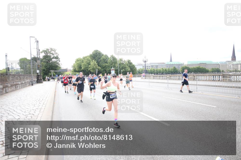 29.06.2025 - hella hamburg halbmarathon Jannik Wohlers http://msf.ph/oto/8148613 29.06.2025 10:17:40 Lombardsbrücke 1159, 1160, 1268, 1325, 1554, 1641, 1982, 2147, 2634, 2931, 3125, 3977, 4804, 5004, 6270, 7094, 7641, 7649, 7838, 7882, 7883, 8067, 8128, 8248, 8607, 8799, 9539, 9717, 9734, 9844, 9964, 10332, 10509, 10831, 10908, 10946, 11352, 11450, 11656, 11949, 12274, 12401, 12498, 12553, 12598, 12752, 12939, 13619, 13681, 13843, 14320, 14496, 14738, 14795, 14831, 15182, 15183, 15203, 15322, 15343, 15614, 16109, 16644, 16792, 16829 meine-sportfotos.de