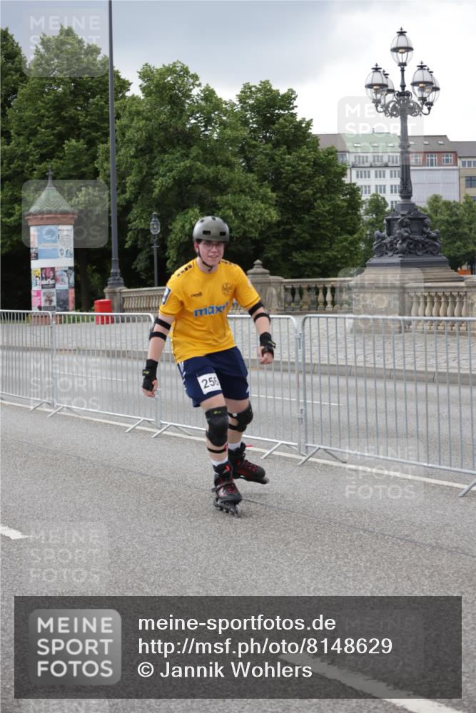29.06.2025 - hella hamburg halbmarathon Jannik Wohlers http://msf.ph/oto/8148629 29.06.2025 09:11:39 Lombardsbrücke  meine-sportfotos.de