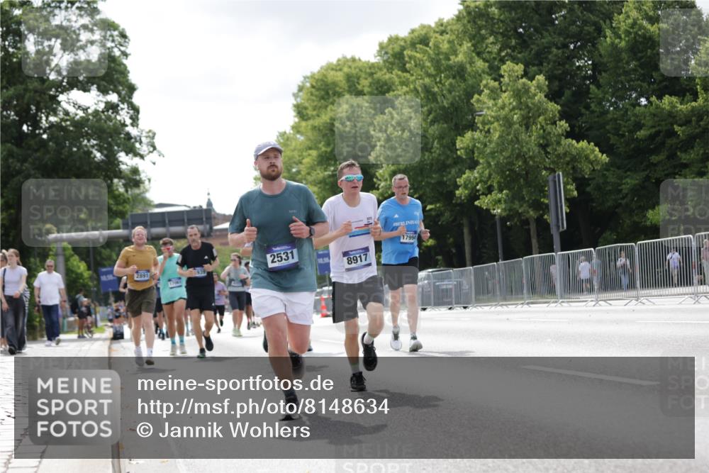 29.06.2025 - hella hamburg halbmarathon Jannik Wohlers http://msf.ph/oto/8148634 29.06.2025 10:12:18 Lombardsbrücke 1249, 1610, 1785, 1851, 1939, 2531, 2891, 2963, 2964, 3182, 3248, 4554, 5150, 5166, 6207, 7014, 7907, 8917, 8971, 10581, 11025, 12456, 13566, 13816, 14540, 14869, 15012, 15369, 16473, 16826, 16911, 17061, 17994, 18178, 18493 meine-sportfotos.de