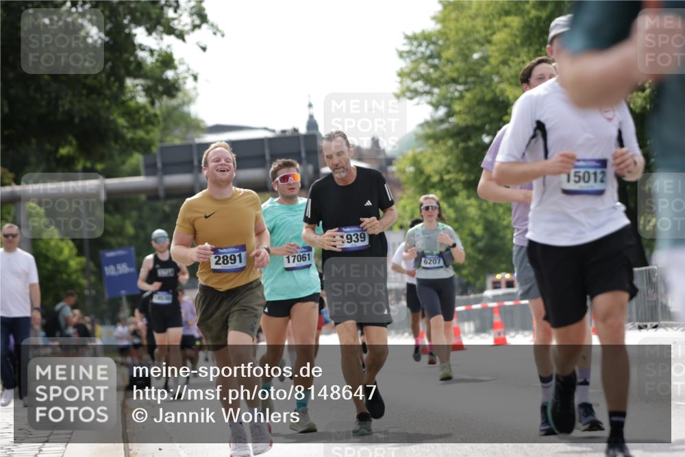 29.06.2025 - hella hamburg halbmarathon Jannik Wohlers http://msf.ph/oto/8148647 29.06.2025 10:12:20 Lombardsbrücke 1249, 1785, 1851, 1939, 2531, 2891, 3182, 5150, 6207, 7014, 7907, 8917, 8971, 11025, 12456, 13566, 13816, 14540, 14869, 15012, 15369, 16473, 16826, 16911, 17061, 17994, 18178, 18493 meine-sportfotos.de