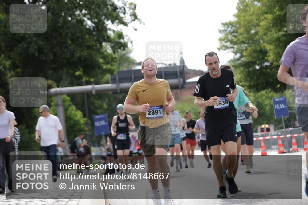 29.06.2025 - hella hamburg halbmarathon Jannik Wohlers http://msf.ph/oto/8148667 29.06.2025 10:12:21 Lombardsbrücke 1249, 1785, 1851, 1939, 2531, 2891, 5150, 6207, 7907, 8917, 8971, 10067, 11025, 12456, 13566, 13816, 14540, 14869, 15012, 15369, 16826, 16911, 17061, 17994, 18178, 18530 meine-sportfotos.de
