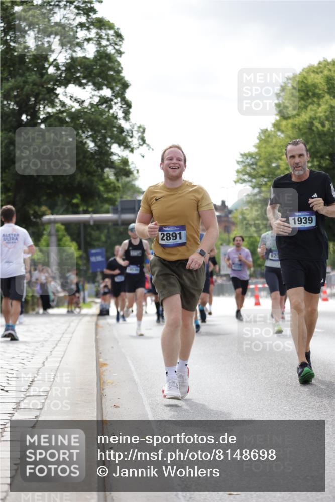 29.06.2025 - hella hamburg halbmarathon Jannik Wohlers http://msf.ph/oto/8148698 29.06.2025 10:12:23 Lombardsbrücke 1020, 1051, 1249, 1851, 1939, 2531, 2891, 4532, 5150, 6207, 7907, 8917, 8971, 10067, 11025, 11720, 12456, 13566, 13816, 14540, 14869, 15012, 15369, 15531, 16323, 16826, 16911, 17061, 17994, 18178, 18530 meine-sportfotos.de