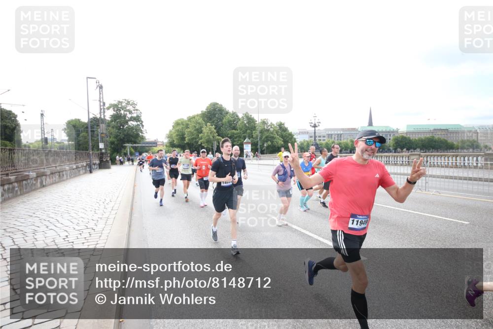 29.06.2025 - hella hamburg halbmarathon Jannik Wohlers http://msf.ph/oto/8148712 29.06.2025 10:17:44 Lombardsbrücke 1159, 1160, 1268, 1325, 1554, 1641, 1982, 2087, 2147, 2634, 2931, 3125, 3321, 3482, 3977, 4738, 4804, 6270, 7094, 7641, 7649, 7838, 7882, 7883, 8067, 8128, 8248, 8607, 9539, 9717, 9734, 9844, 10332, 10908, 10946, 11352, 11450, 11949, 12274, 12498, 12598, 12752, 12939, 13619, 13681, 14320, 14496, 14795, 14831, 15182, 15183, 15343, 15614, 16109, 16644, 16792, 16829, 18677 meine-sportfotos.de
