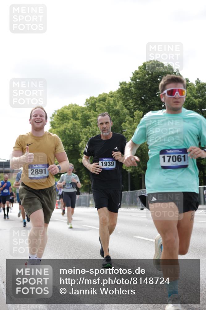29.06.2025 - hella hamburg halbmarathon Jannik Wohlers http://msf.ph/oto/8148724 29.06.2025 10:12:24 Lombardsbrücke 1020, 1051, 1249, 1851, 1939, 2531, 2891, 2942, 4532, 5150, 6207, 7907, 8917, 8971, 10067, 10402, 11025, 11720, 12456, 13566, 13816, 14540, 14869, 15012, 15369, 15531, 16323, 16826, 16911, 17061, 17994, 18178, 18530 meine-sportfotos.de