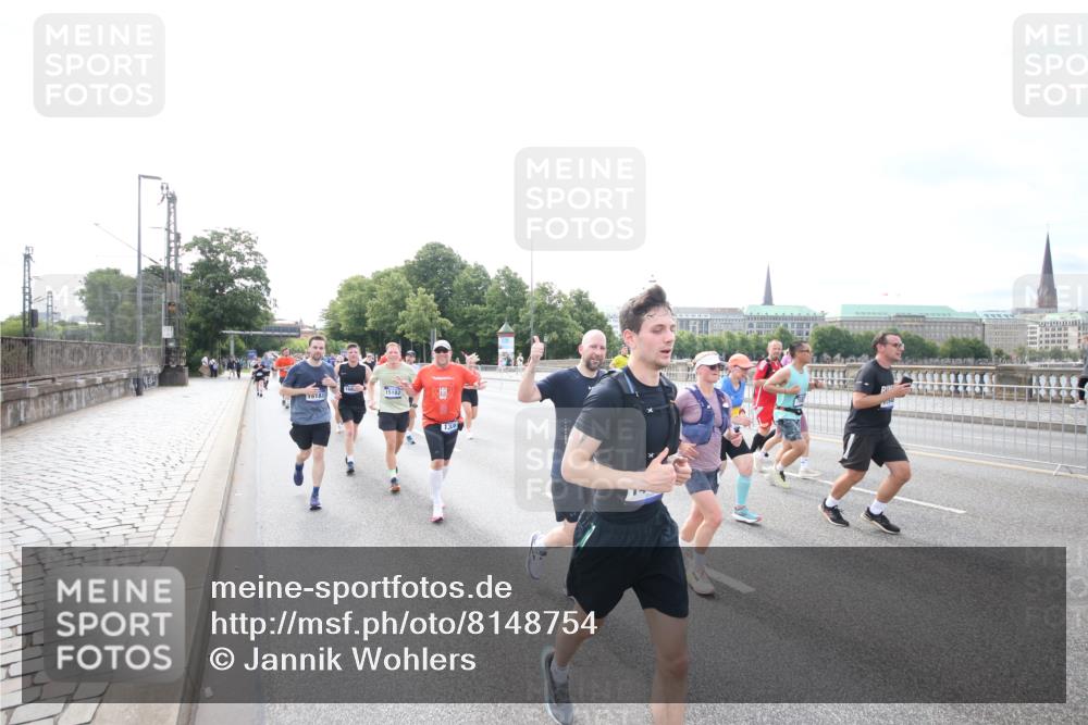 29.06.2025 - hella hamburg halbmarathon Jannik Wohlers http://msf.ph/oto/8148754 29.06.2025 10:17:45 Lombardsbrücke 1159, 1160, 1268, 1325, 1554, 1982, 2087, 2147, 2634, 2931, 3125, 3321, 3482, 3977, 4710, 4738, 4804, 6270, 7094, 7641, 7649, 7838, 7882, 7883, 8067, 8128, 8248, 8607, 9539, 9717, 9734, 9844, 10332, 10908, 10946, 11352, 11450, 11949, 12274, 12498, 12598, 12752, 12939, 13619, 13681, 14320, 14496, 14795, 14831, 15182, 15183, 15343, 15614, 16109, 16644, 16792, 16829, 18145, 18677 meine-sportfotos.de