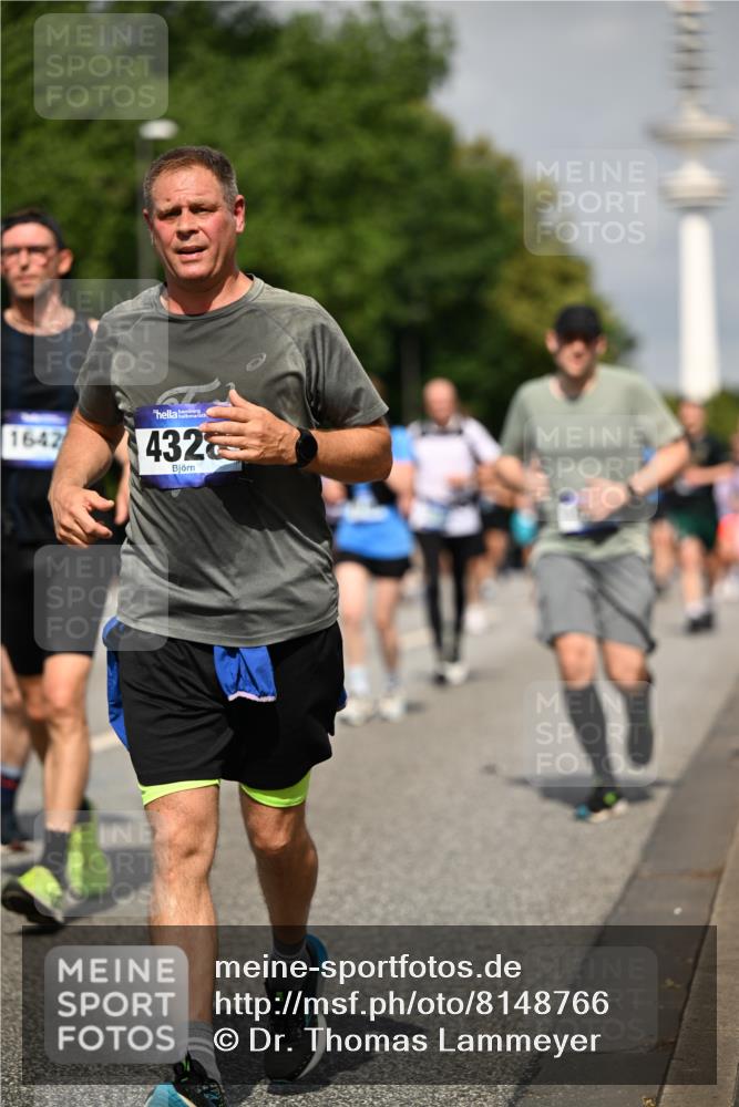 29.06.2025 - hella hamburg halbmarathon Dr. Thomas Lammeyer http://msf.ph/oto/8148766 29.06.2025 10:06:15 Kennedybrücke 1128, 1184, 1329, 1364, 1432, 1453, 1729, 1881, 1940, 2322, 2323, 3169, 4286, 4328, 4649, 4663, 4985, 5763, 6322, 6860, 7031, 7243, 9020, 9021, 9156, 9353, 9741, 9928, 10177, 10866 meine-sportfotos.de