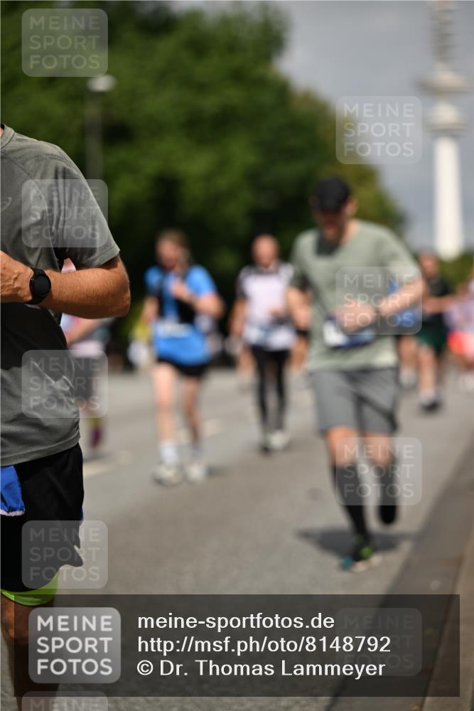 29.06.2025 - hella hamburg halbmarathon Dr. Thomas Lammeyer http://msf.ph/oto/8148792 29.06.2025 10:06:15 Kennedybrücke 1128, 1184, 1329, 1364, 1432, 1453, 1729, 1881, 1940, 2322, 2323, 3169, 4286, 4328, 4649, 4663, 4985, 5763, 6322, 6860, 7031, 7243, 9020, 9021, 9156, 9353, 9741, 9928, 10177, 10866 meine-sportfotos.de