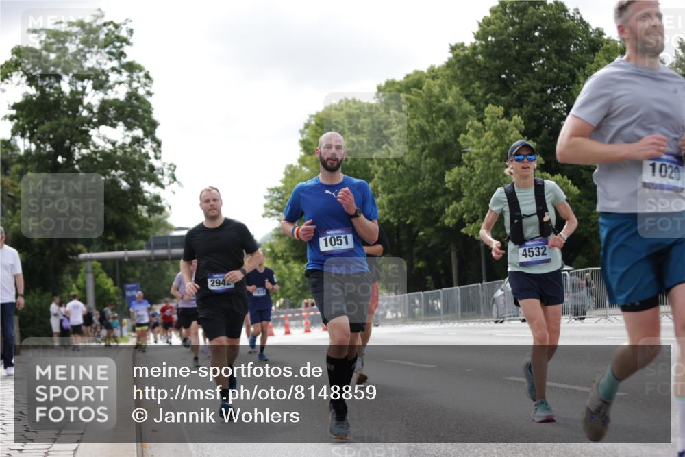 29.06.2025 - hella hamburg halbmarathon Jannik Wohlers http://msf.ph/oto/8148859 29.06.2025 10:12:30 Lombardsbrücke 1020, 1051, 1851, 1939, 2531, 2891, 2942, 4532, 6207, 7873, 7907, 8398, 8405, 8917, 10067, 10402, 11025, 11720, 14404, 14869, 15012, 15531, 16323, 16826, 16911, 17061, 17699, 17994, 18320, 18530 meine-sportfotos.de