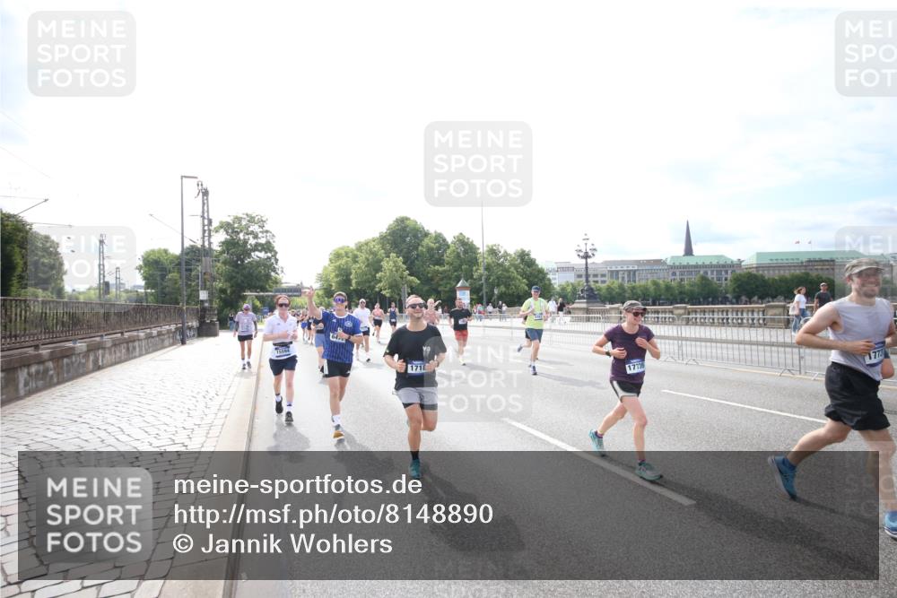 29.06.2025 - hella hamburg halbmarathon Jannik Wohlers http://msf.ph/oto/8148890 29.06.2025 10:18:45 Lombardsbrücke 1718, 1755, 2096, 2311, 2802, 3026, 3105, 3118, 3631, 4845, 5034, 5080, 5098, 5178, 5323, 5429, 6194, 6249, 6477, 6482, 6542, 6736, 8761, 8778, 9252, 9270, 9272, 9652, 9756, 9757, 10037, 10124, 10129, 10966, 11247, 11602, 11743, 12007, 12619, 12621, 13180, 13204, 13424, 13544, 14236, 14353, 15594, 15780, 16142, 16168, 16490, 16613, 16631, 16925, 17166, 17187, 17238, 17294, 17386, 17510, 17548, 17571, 17736, 17737, 18002, 18217, 18519, 18568, 18591 meine-sportfotos.de