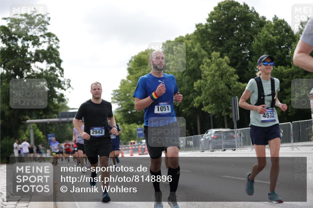 29.06.2025 - hella hamburg halbmarathon Jannik Wohlers http://msf.ph/oto/8148896 29.06.2025 10:12:30 Lombardsbrücke 1020, 1051, 1851, 1939, 2531, 2891, 2942, 4532, 6207, 7873, 7907, 8398, 8405, 8917, 10067, 10402, 11025, 11720, 14404, 14869, 15012, 15531, 16323, 16826, 16911, 17061, 17699, 17994, 18320, 18530 meine-sportfotos.de