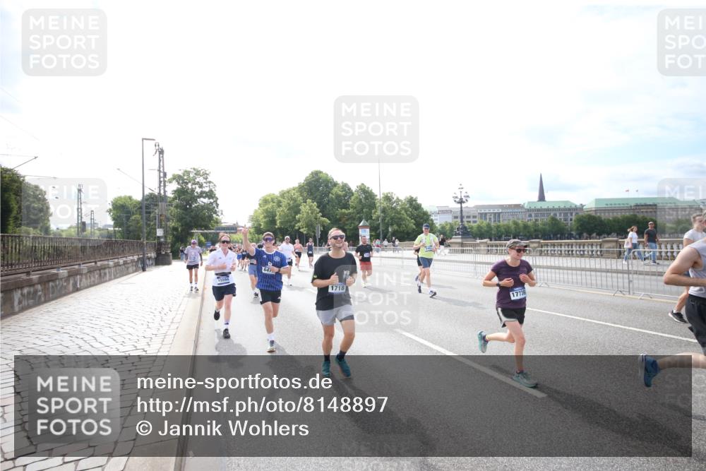 29.06.2025 - hella hamburg halbmarathon Jannik Wohlers http://msf.ph/oto/8148897 29.06.2025 10:18:45 Lombardsbrücke 1718, 1755, 2096, 2311, 2802, 3026, 3105, 3118, 3631, 4845, 5034, 5080, 5098, 5178, 5323, 5429, 6194, 6249, 6477, 6482, 6542, 6736, 8761, 8778, 9252, 9270, 9272, 9652, 9756, 9757, 10037, 10124, 10129, 10966, 11247, 11602, 11743, 12007, 12619, 12621, 13180, 13204, 13424, 13544, 14236, 14353, 15594, 15780, 16142, 16168, 16490, 16613, 16631, 16925, 17166, 17187, 17238, 17294, 17386, 17510, 17548, 17571, 17736, 17737, 18002, 18217, 18519, 18568, 18591 meine-sportfotos.de