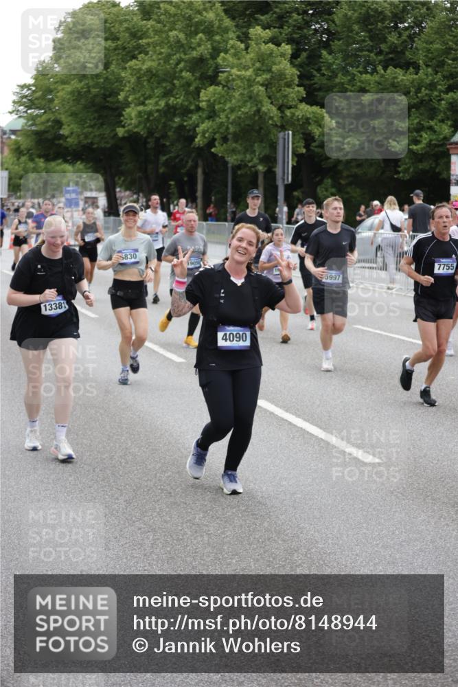 29.06.2025 - hella hamburg halbmarathon Jannik Wohlers http://msf.ph/oto/8148944 29.06.2025 10:49:46 Lombardsbrücke 1487, 3701, 3710, 3805, 3897, 4090, 4168, 5119, 5749, 5751, 5997, 6680, 6830, 7721, 7722, 7755, 8254, 9605, 9940, 10060, 10286, 10617, 11030, 11426, 11716, 11760, 12079, 13127, 13128, 13309, 13381, 13744, 13846, 14144, 14505, 14940, 15626, 15633, 16365, 16410, 16412, 16635, 17256, 18961, 19058, 19086 meine-sportfotos.de