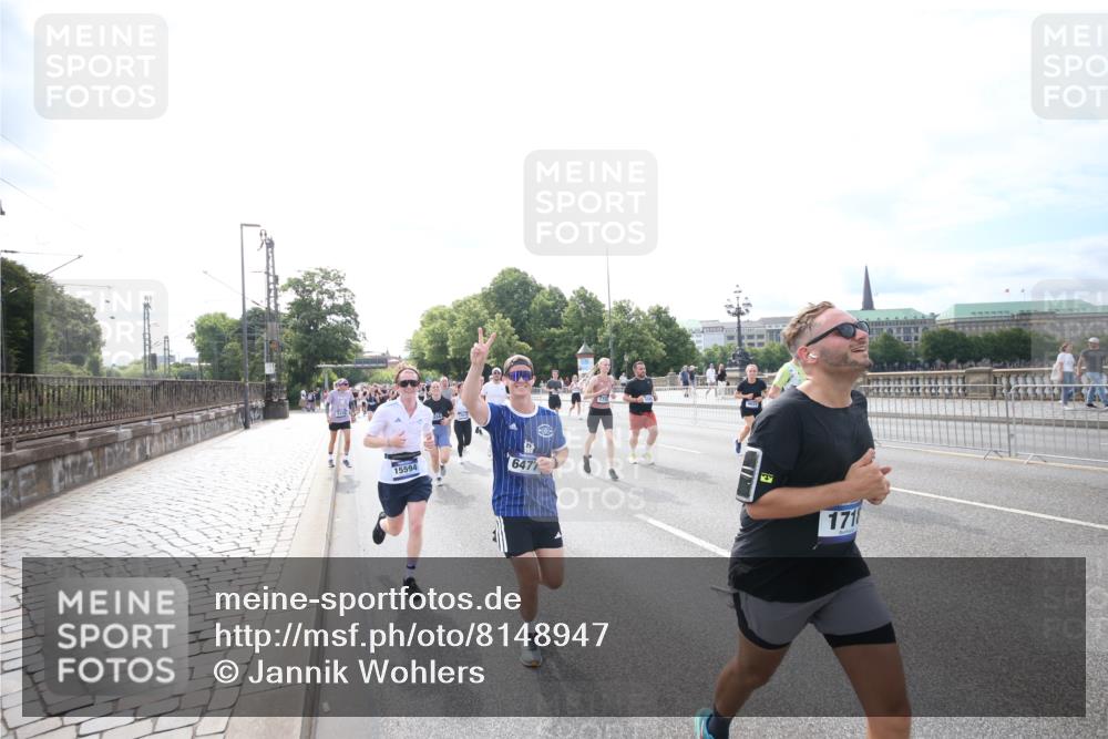 29.06.2025 - hella hamburg halbmarathon Jannik Wohlers http://msf.ph/oto/8148947 29.06.2025 10:18:46 Lombardsbrücke 1718, 1755, 2096, 2311, 2802, 3026, 3105, 3118, 4845, 5034, 5080, 5098, 5178, 5323, 5429, 6194, 6249, 6477, 6482, 6542, 6736, 8761, 8778, 9252, 9270, 9652, 9756, 9757, 10037, 10039, 10124, 10129, 10966, 11247, 11602, 11743, 12007, 12619, 12621, 13180, 13204, 13424, 13544, 13984, 14236, 14353, 14593, 15594, 15780, 16142, 16168, 16490, 16613, 16631, 16925, 17166, 17187, 17238, 17294, 17386, 17510, 17548, 17571, 17721, 17736, 17737, 18002, 18151, 18217, 18568, 18591 meine-sportfotos.de