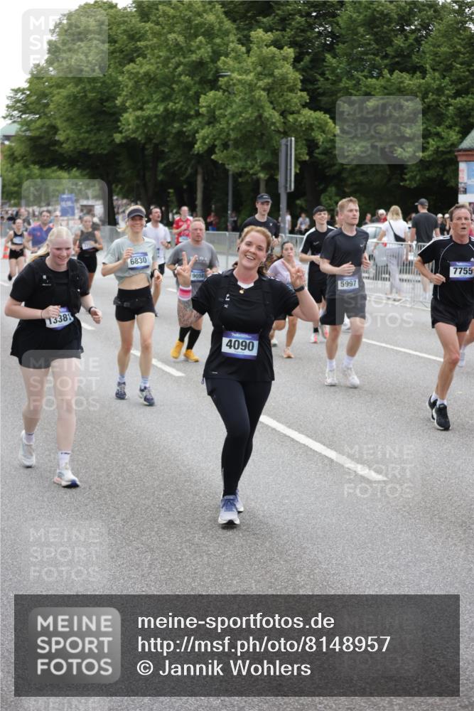 29.06.2025 - hella hamburg halbmarathon Jannik Wohlers http://msf.ph/oto/8148957 29.06.2025 10:49:46 Lombardsbrücke 1487, 3701, 3710, 3805, 3897, 4090, 4168, 5119, 5749, 5751, 5997, 6680, 6830, 7721, 7722, 7755, 8254, 9605, 9940, 10060, 10286, 10617, 11030, 11426, 11716, 11760, 12079, 13127, 13128, 13309, 13381, 13744, 13846, 14144, 14505, 14940, 15626, 15633, 16365, 16410, 16412, 16635, 17256, 18961, 19058, 19086 meine-sportfotos.de