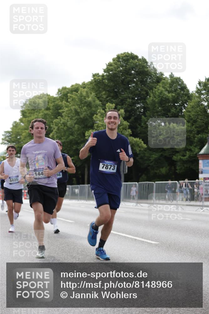 29.06.2025 - hella hamburg halbmarathon Jannik Wohlers http://msf.ph/oto/8148966 29.06.2025 10:12:35 Lombardsbrücke 1020, 1051, 2942, 4532, 6207, 7873, 8398, 8405, 9141, 10067, 10402, 11025, 11720, 14404, 15531, 16255, 16323, 17061, 17699, 18048, 18320, 18530 meine-sportfotos.de