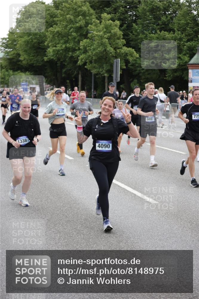 29.06.2025 - hella hamburg halbmarathon Jannik Wohlers http://msf.ph/oto/8148975 29.06.2025 10:49:46 Lombardsbrücke 1487, 3701, 3710, 3805, 3897, 4090, 4168, 5119, 5749, 5751, 5997, 6680, 6830, 7721, 7722, 7755, 8254, 9605, 9940, 10060, 10286, 10617, 11030, 11426, 11716, 11760, 12079, 13127, 13128, 13309, 13381, 13744, 13846, 14144, 14505, 14940, 15626, 15633, 16365, 16410, 16412, 16635, 17256, 18961, 19058, 19086 meine-sportfotos.de