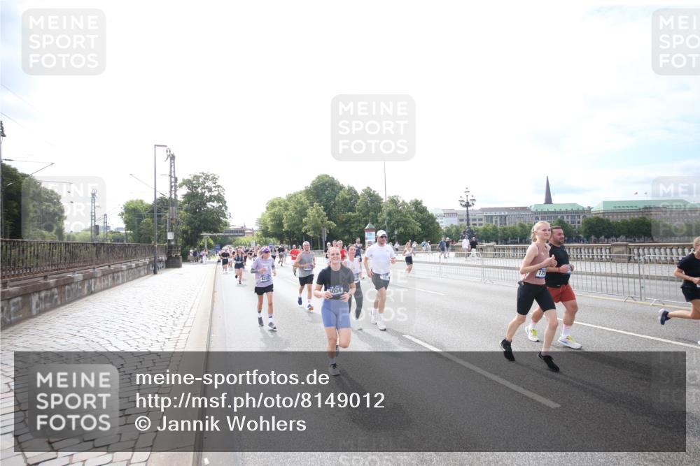 29.06.2025 - hella hamburg halbmarathon Jannik Wohlers http://msf.ph/oto/8149012 29.06.2025 10:18:47 Lombardsbrücke 1718, 1755, 2096, 2311, 2589, 2802, 3105, 3118, 5034, 5080, 5098, 5178, 5323, 5429, 6194, 6249, 6477, 6482, 6542, 6736, 8761, 8778, 9252, 9652, 9756, 9757, 10039, 10124, 10129, 10966, 11247, 11602, 11743, 12007, 12619, 12621, 13180, 13204, 13424, 13544, 13984, 14000, 14236, 14353, 14593, 15594, 15780, 16142, 16168, 16490, 16613, 16631, 16925, 17166, 17187, 17238, 17294, 17510, 17721, 17736, 17737, 18151, 18568, 18591 meine-sportfotos.de