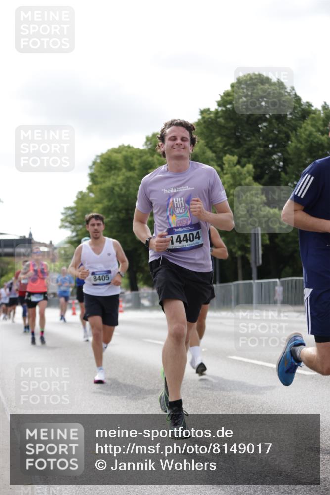 29.06.2025 - hella hamburg halbmarathon Jannik Wohlers http://msf.ph/oto/8149017 29.06.2025 10:12:35 Lombardsbrücke 1020, 1051, 2942, 4532, 6207, 7873, 8398, 8405, 9141, 10067, 10402, 11025, 11720, 14404, 15531, 16255, 16323, 17061, 17699, 18048, 18320, 18530 meine-sportfotos.de