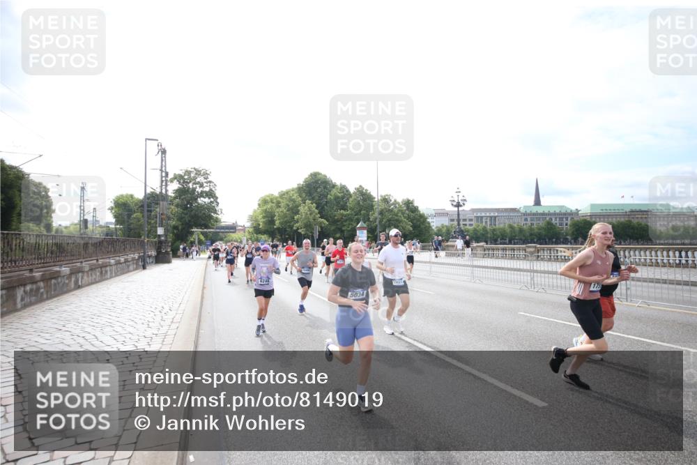 29.06.2025 - hella hamburg halbmarathon Jannik Wohlers http://msf.ph/oto/8149019 29.06.2025 10:18:47 Lombardsbrücke 1718, 1755, 2096, 2311, 2589, 2802, 3105, 3118, 5034, 5080, 5098, 5178, 5323, 5429, 6194, 6249, 6477, 6482, 6542, 6736, 8761, 8778, 9252, 9652, 9756, 9757, 10039, 10124, 10129, 10966, 11247, 11602, 11743, 12007, 12619, 12621, 13180, 13204, 13424, 13544, 13984, 14000, 14236, 14353, 14593, 15594, 15780, 16142, 16168, 16490, 16613, 16631, 16925, 17166, 17187, 17238, 17294, 17510, 17721, 17736, 17737, 18151, 18568, 18591 meine-sportfotos.de