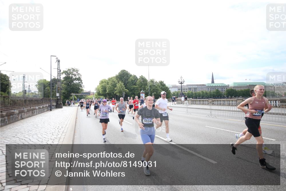 29.06.2025 - hella hamburg halbmarathon Jannik Wohlers http://msf.ph/oto/8149031 29.06.2025 10:18:47 Lombardsbrücke 1718, 1755, 2096, 2311, 2589, 2802, 3105, 3118, 5034, 5080, 5098, 5178, 5323, 5429, 6194, 6249, 6477, 6482, 6542, 6736, 8761, 8778, 9252, 9652, 9756, 9757, 10039, 10124, 10129, 10966, 11247, 11602, 11743, 12007, 12619, 12621, 13180, 13204, 13424, 13544, 13984, 14000, 14236, 14353, 14593, 15594, 15780, 16142, 16168, 16490, 16613, 16631, 16925, 17166, 17187, 17238, 17294, 17510, 17721, 17736, 17737, 18151, 18568, 18591 meine-sportfotos.de